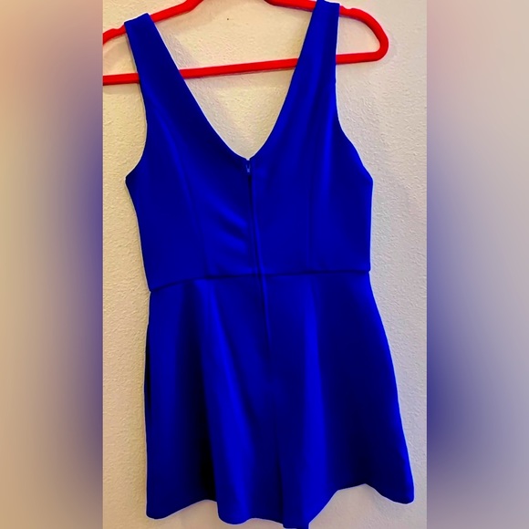 CRYSTAL SKY Blue Romper w/Pockets!!! 🤩 - Picture 2 of 9